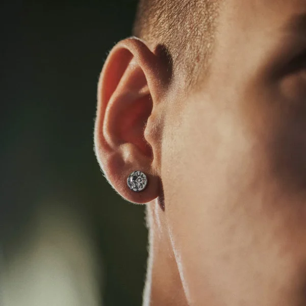 vente à bas prix Arkai Orphic | Clou D’oreille En Acier Inoxydable Argenté à Finition Martelée Avec Zircone Noire – 8 Mm 3