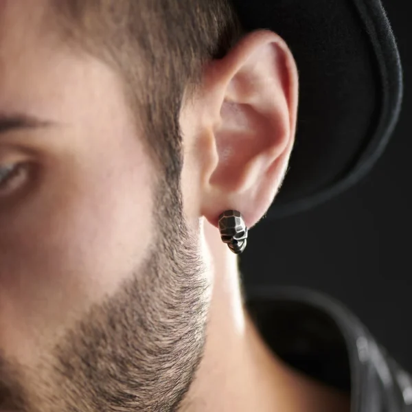 marque pas cher en ligne Moody Mason Boucle D’oreille Jax – Crâne En Acier Gris Foncé 4