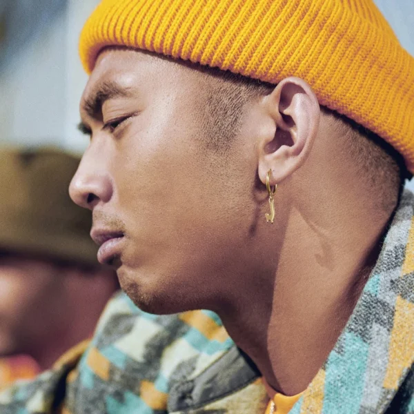 Otsu Fahrenheit | Boucle D’oreille Avec L’initiale J En Acier Doré Livraison rapide 3