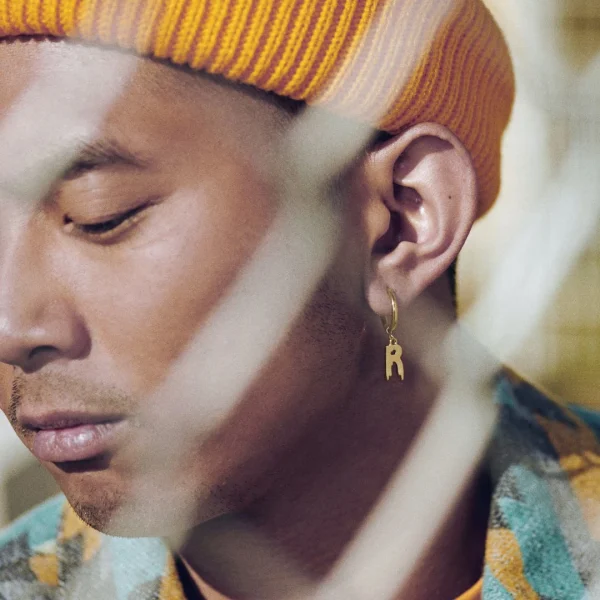 Otsu Fahrenheit | Boucle D’oreille Avec L’initiale R En Acier Doré qualité d’originales 3