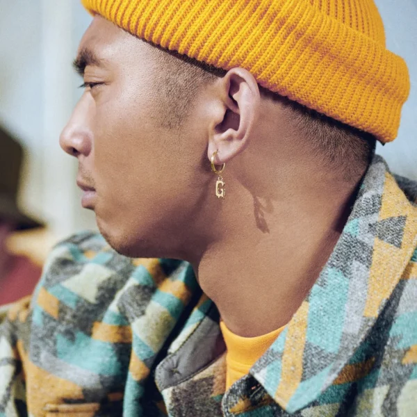 Retour gratuit en magasin. Otsu Fahrenheit | Boucle D’oreille Avec L’initiale G En Acier Doré 3